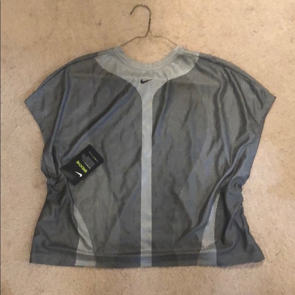 Nike women’s top - Picture 1 of 4